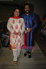 Roop Kumar Rathod, Sonali Rathod at the launch of Manesha Agarwal_s album Padaro Mhare Dess.. in Parel on 2ns May 2011 (7).JPG
